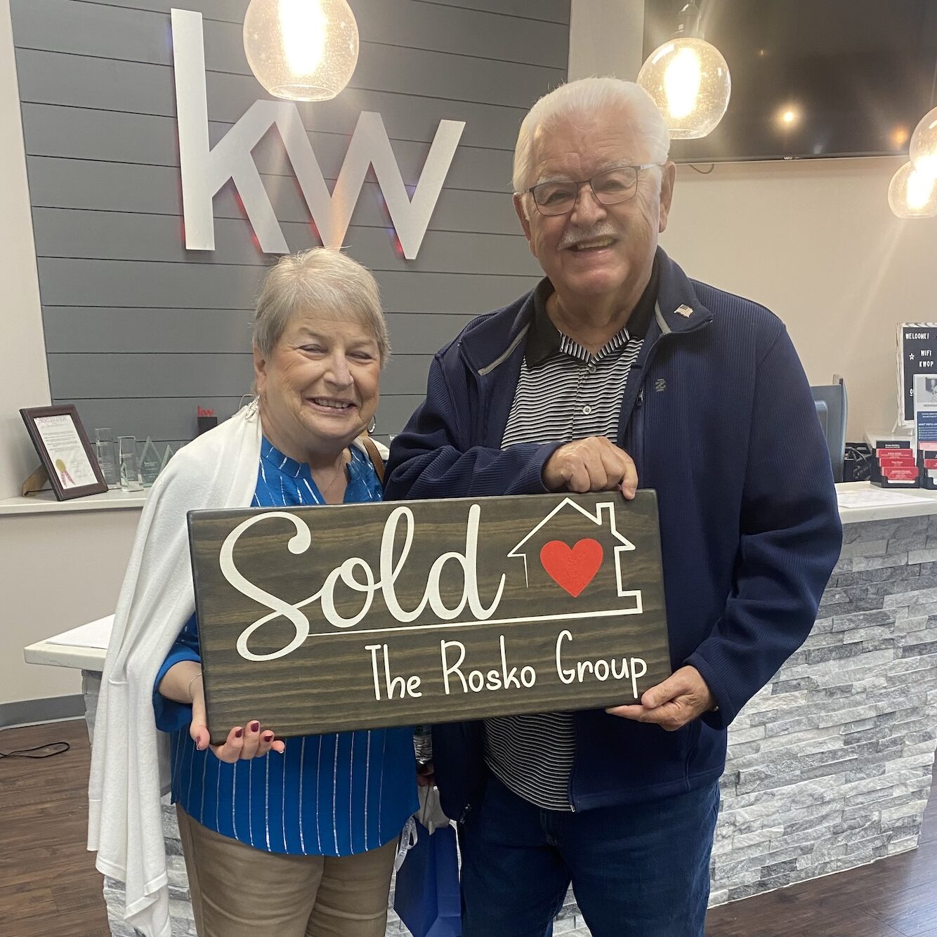 Happy couple after downsizing experience with Downsizing Roadmap
